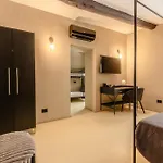 The Neapolitan Bb Palazzo Carafa Della Spina 4* Naples