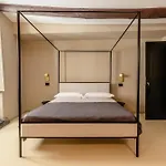 The Neapolitan Bb Palazzo Carafa Della Spina 4* Naples