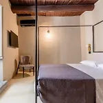 The Neapolitan Bb Palazzo Carafa Della Spina 4*