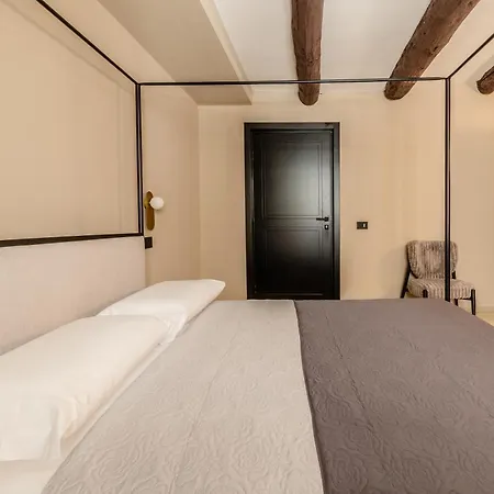 The Neapolitan Bb Palazzo Carafa Della Spina Guest house