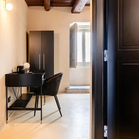 Konukevi The Neapolitan Bb Palazzo Carafa Della Spina 4*