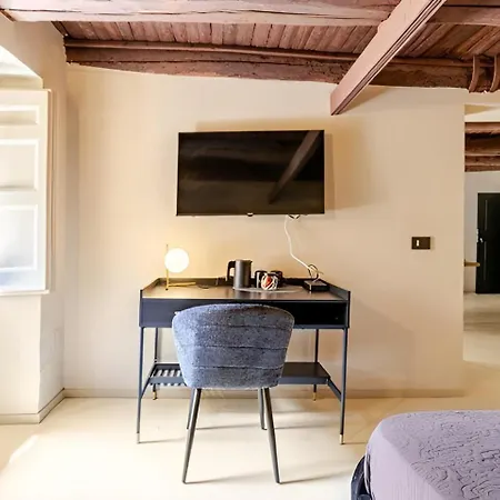 Guest house The Neapolitan Bb Palazzo Carafa Della Spina Naples